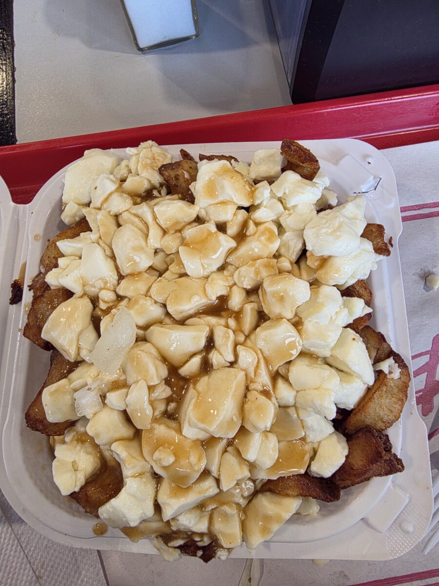 Poutine de Casse-Croute 125 - Photo prise par Yoav Jair Ruiz Gonzalez