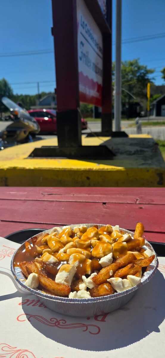 Poutine de Casse-Croute La Croisée Des Lacs - Photo prise par Sebastien Harvey