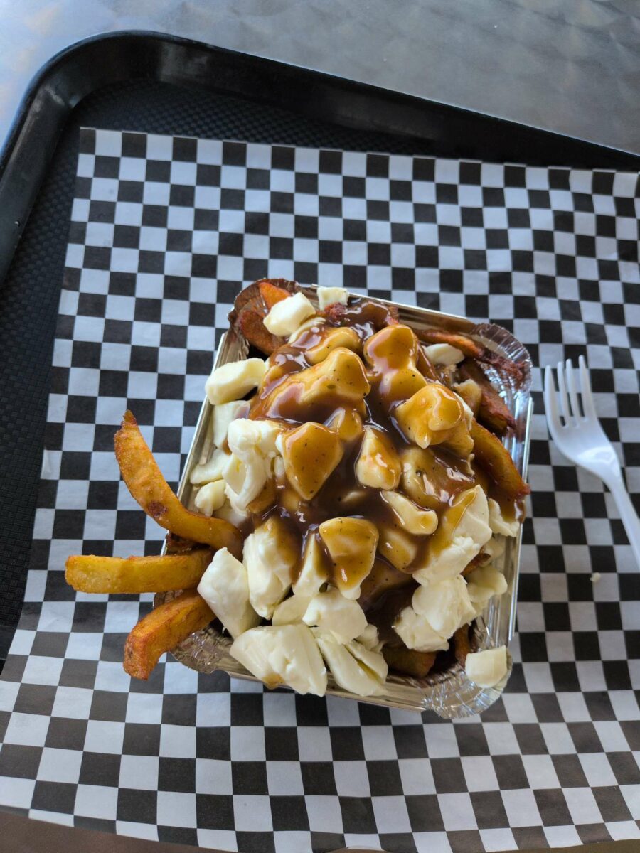 Poutine de Charlie’s – casse-croûte, crèmerie et fumoir - Photo prise par NAPSTER OWN
