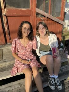 Leila & Camille 2 filles et 1 poutine