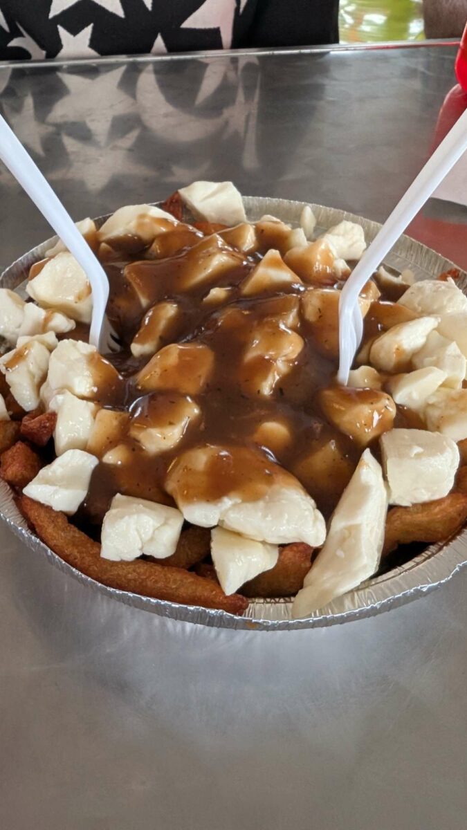 Poutine de Charlie’s – casse-croûte, crèmerie et fumoir - Photo prise par Stéphane Blais