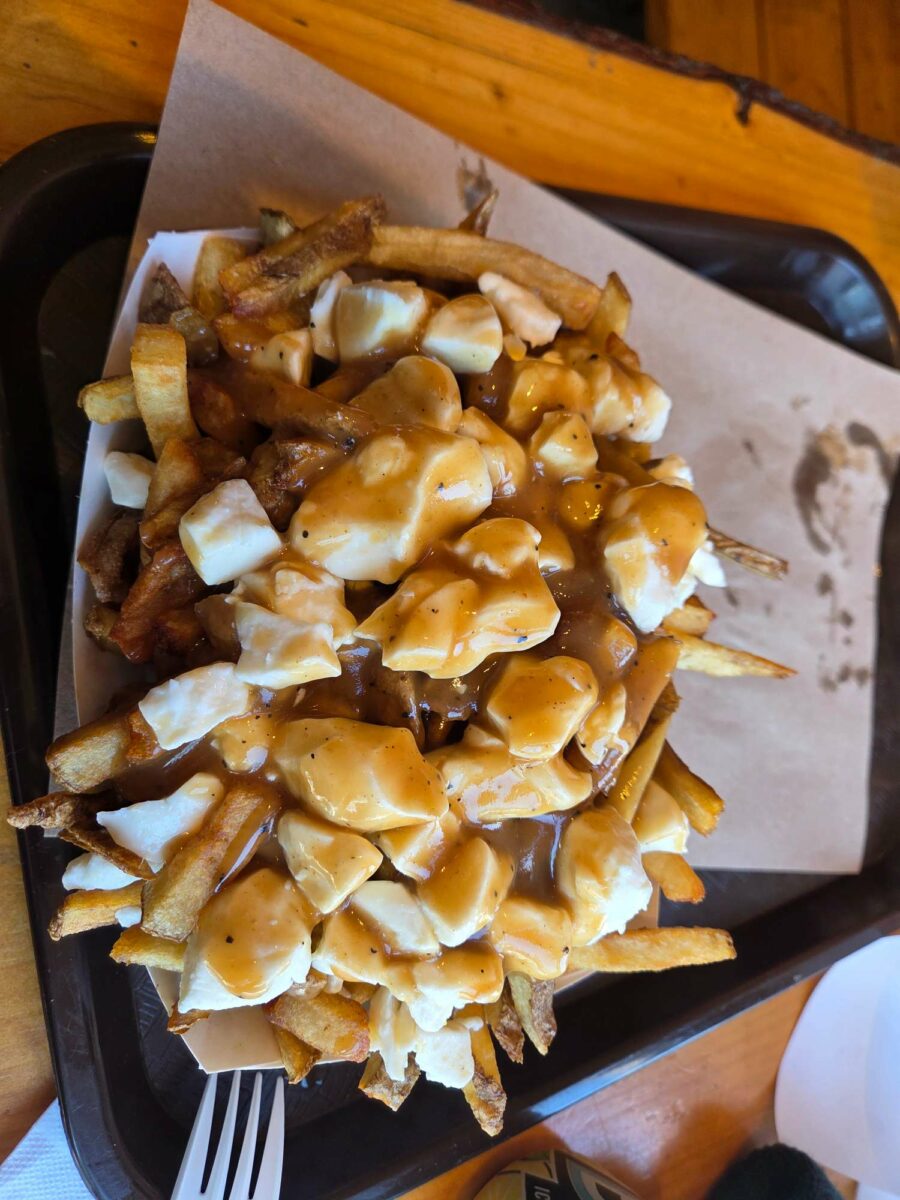 Poutine de Snack Bar Saint-Jean - Photo prise par alexandre lahaie
