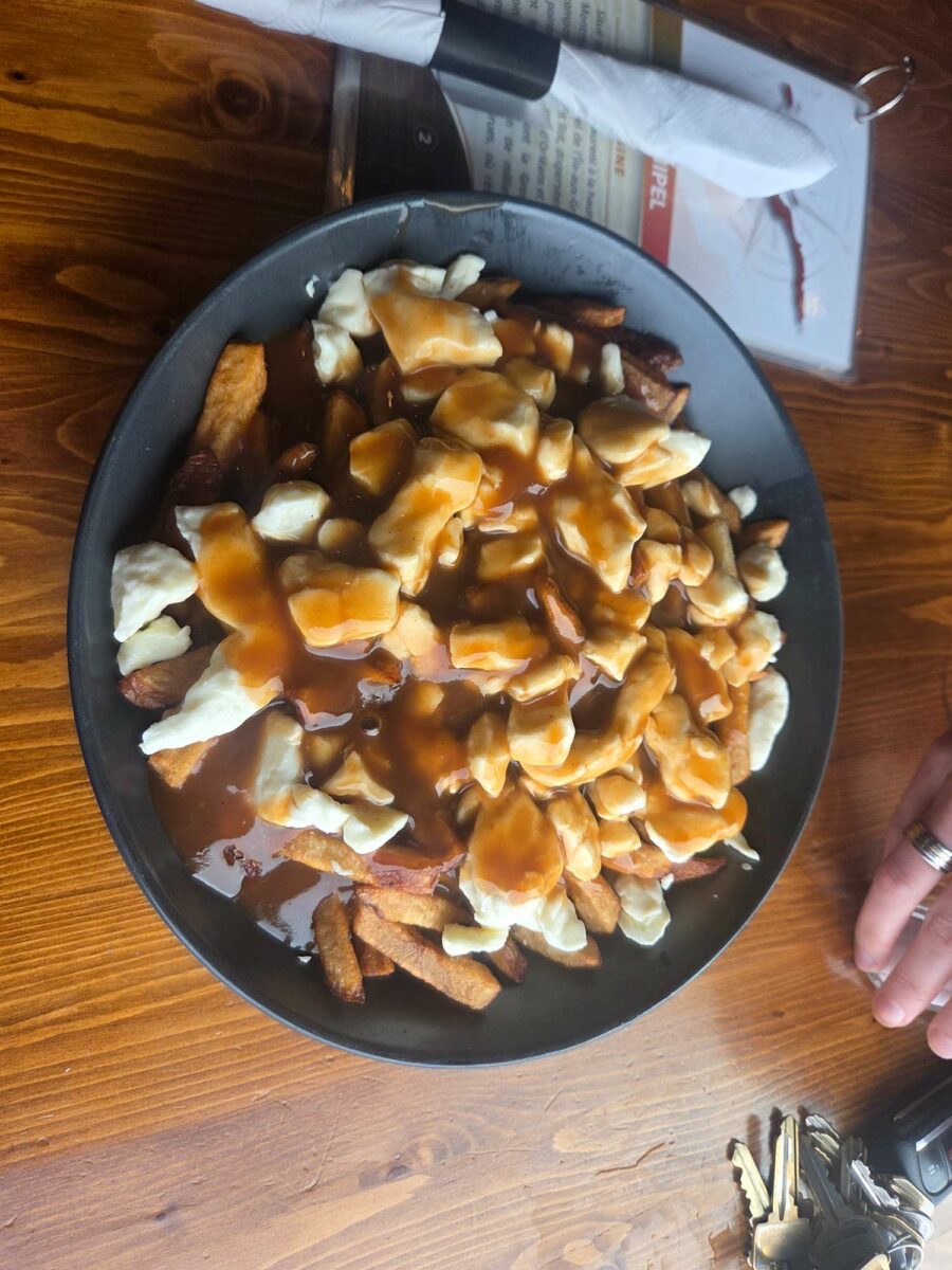 Poutine de Côte-du-Sud – Microbrasserie & Resto-Pub - Photo prise par alexandre lahaie