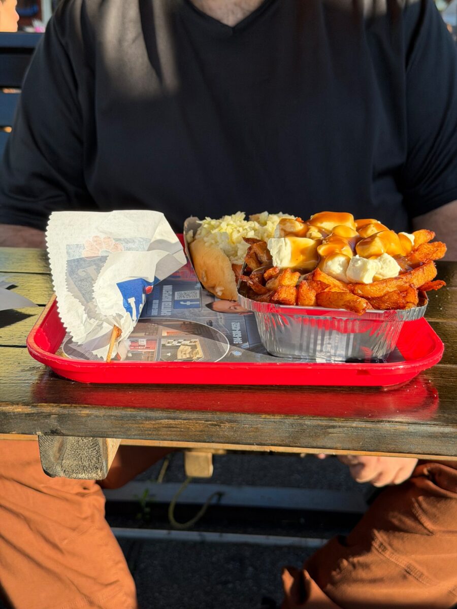 Poutine de Cantine La Fringale c&rsquo;est Tropical - Photo prise par Valérie Pharand