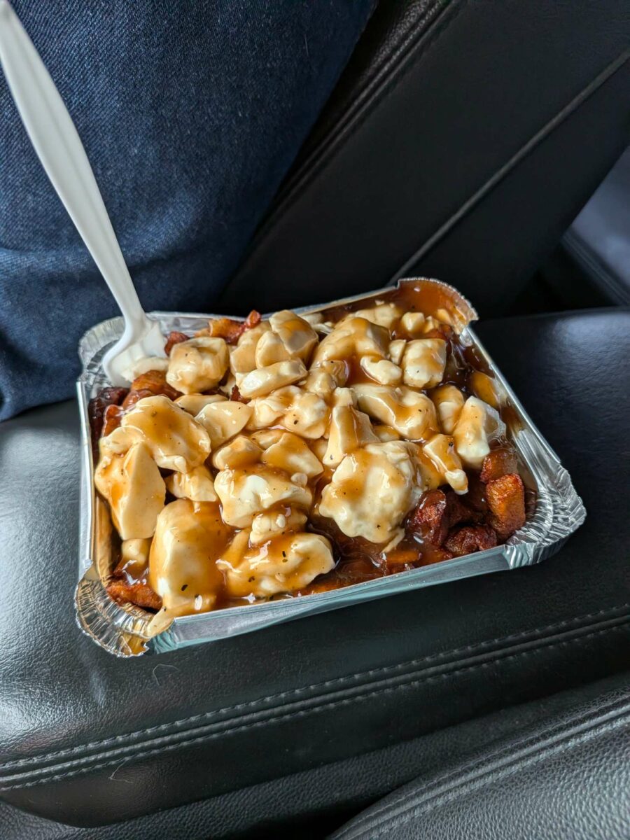 Poutine de O&rsquo;P&rsquo;Tit Snack Mobile - Photo prise par Jean-Philippe Leduc