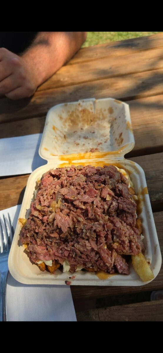 Poutine de Chez Mag La Fine Cantine – comté Kamouraska (La Pocatière) - Photo prise par Marie Beauregard