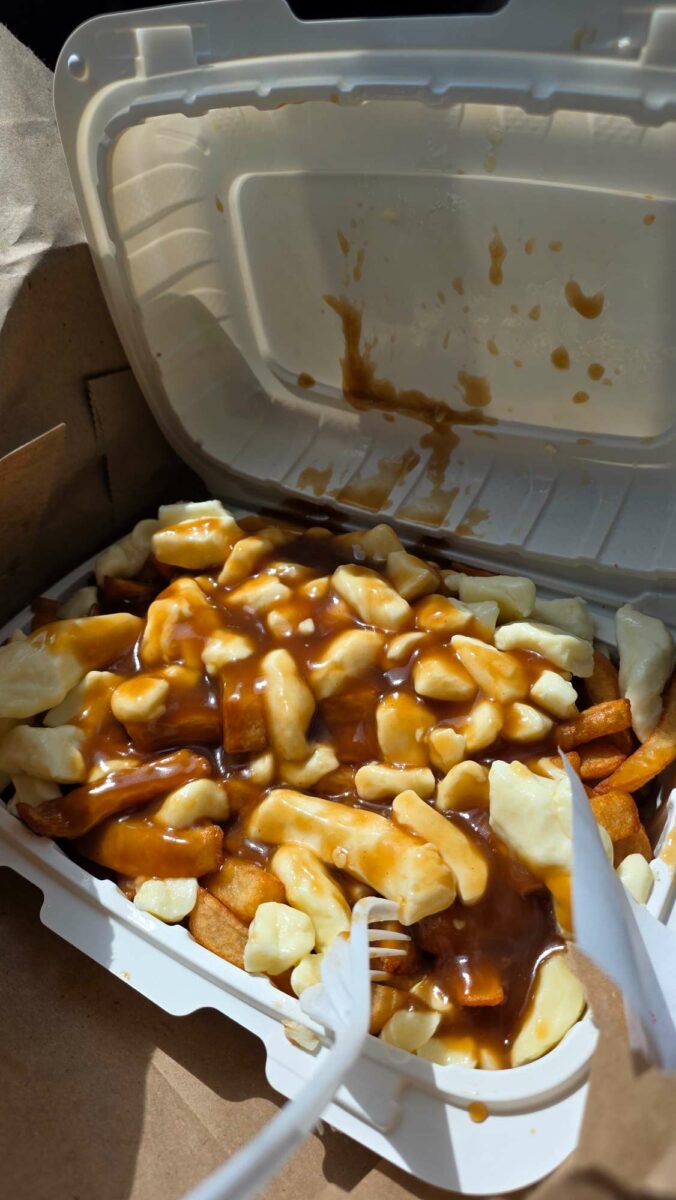 Poutine de Cantine Rendez-Vous Ouellet Inc - Photo prise par Saniye Emec