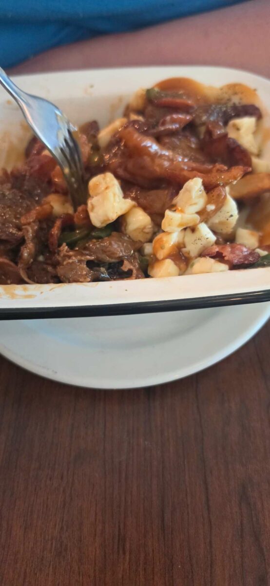 Poutine de restaurant gros loup/crabtree pizzeria - Photo prise par tommy Genereux