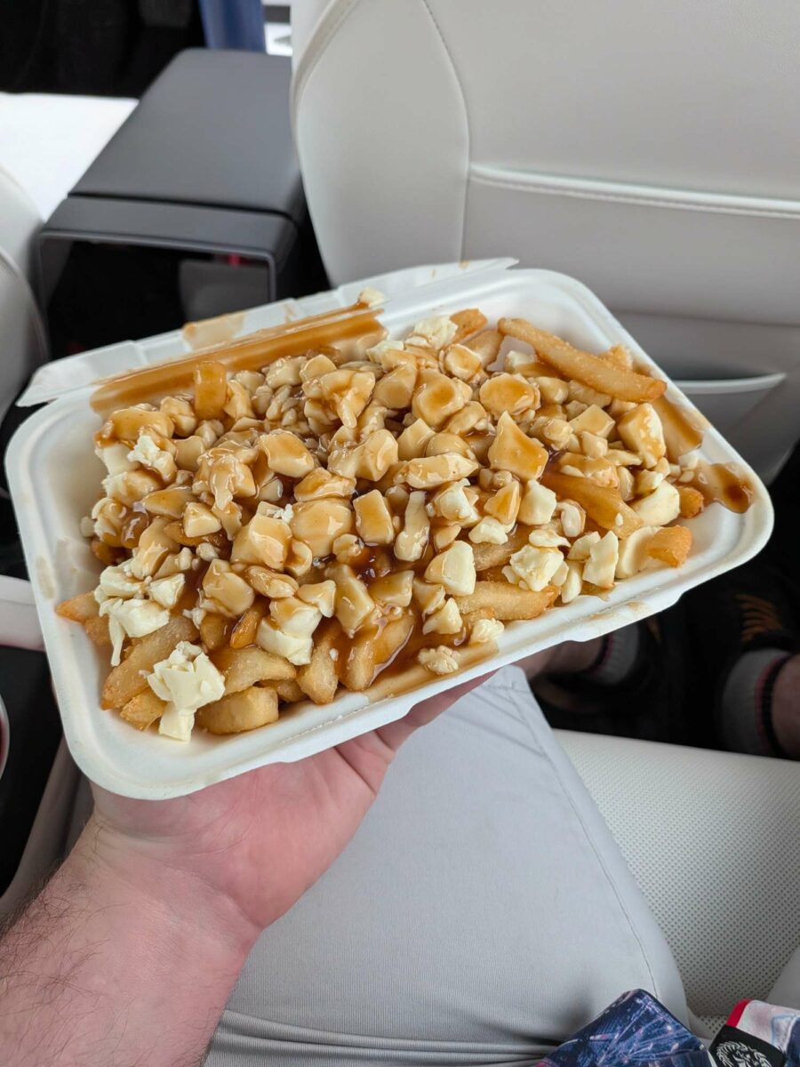 Poutine de Entrepôt Costco - Photo prise par Jean-Philippe Leduc