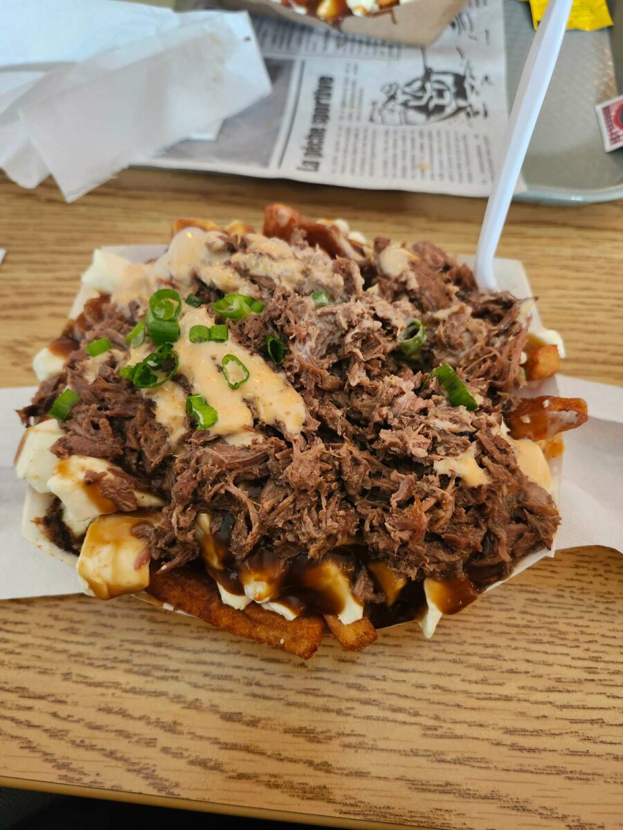 Poutine de La Contrebande – Microbrasserie & Resto-Pub - Photo prise par Andrée Aubé