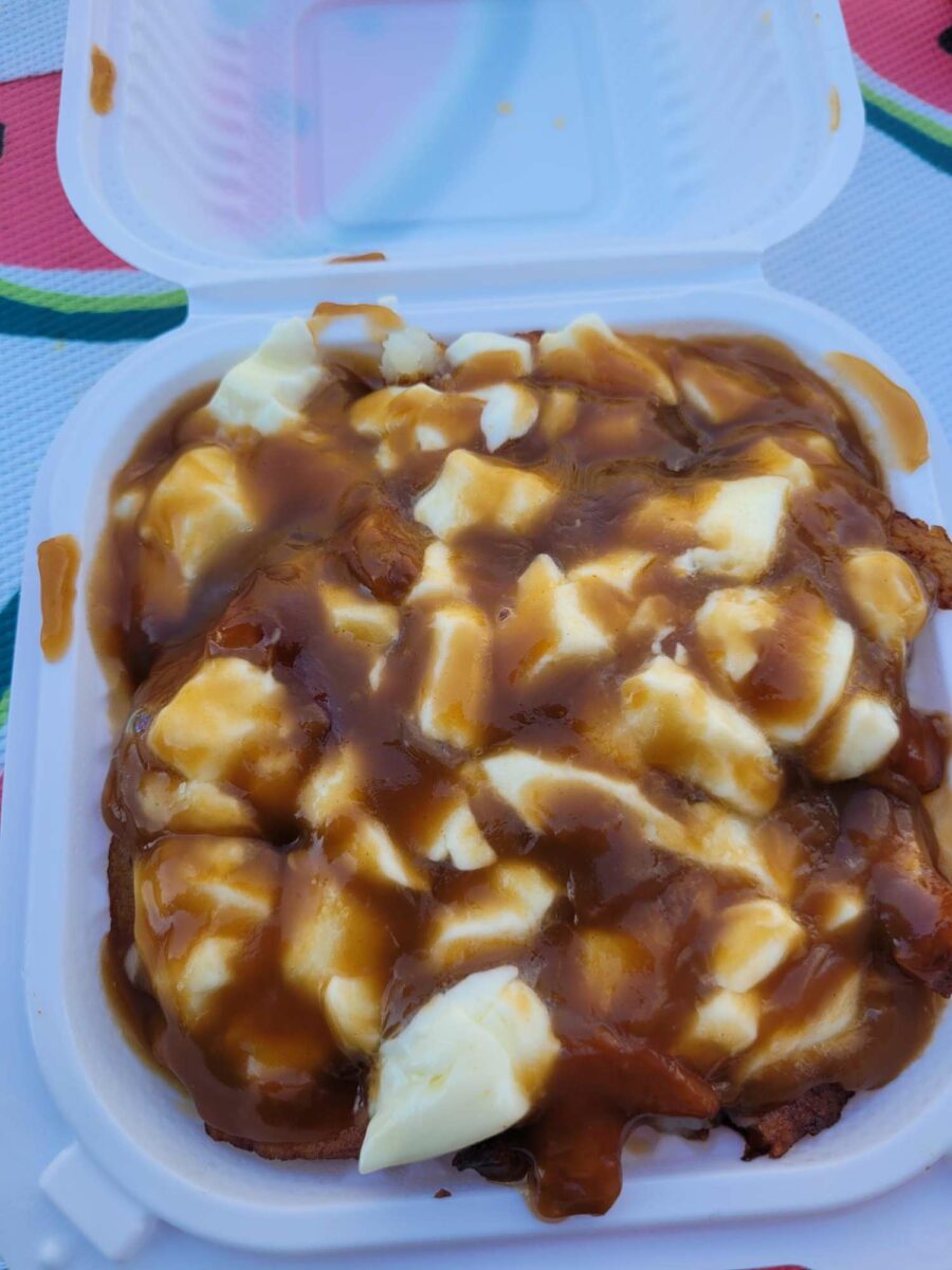 Poutine de Resto Station 45 - Photo prise par Michael Sarrazin