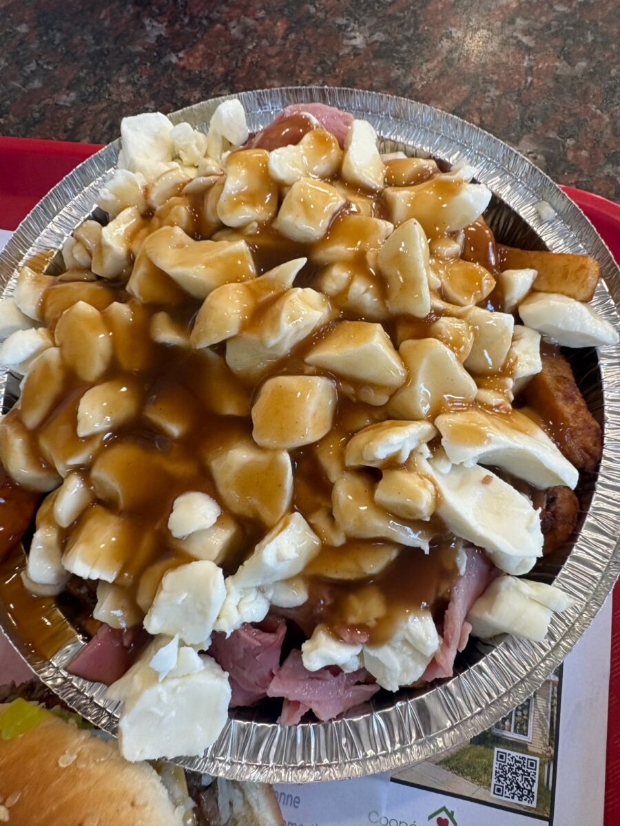 Poutine de Restaurant du Pont Noir – casse-croûte - Photo prise par Virginie Gauvin-Castonguay