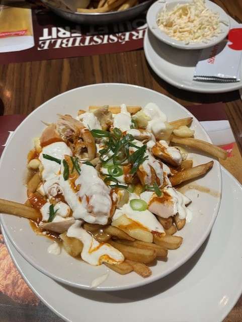 Poutine de Rôtisserie St-Hubert | Val-Bélair - Photo prise par Stéphane Marcotte