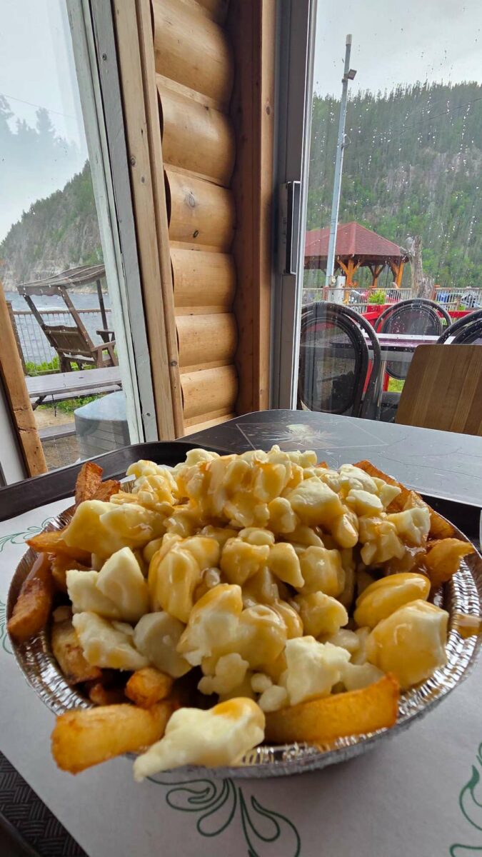 Poutine de Restaurant Les 3G (Ste-Rose du Nord) - Photo prise par Sebastien Harvey