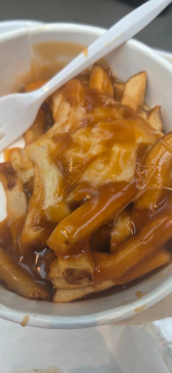 Poutine de Rock’N Deli CF Carrefour Laval - Photo prise par tommy Genereux
