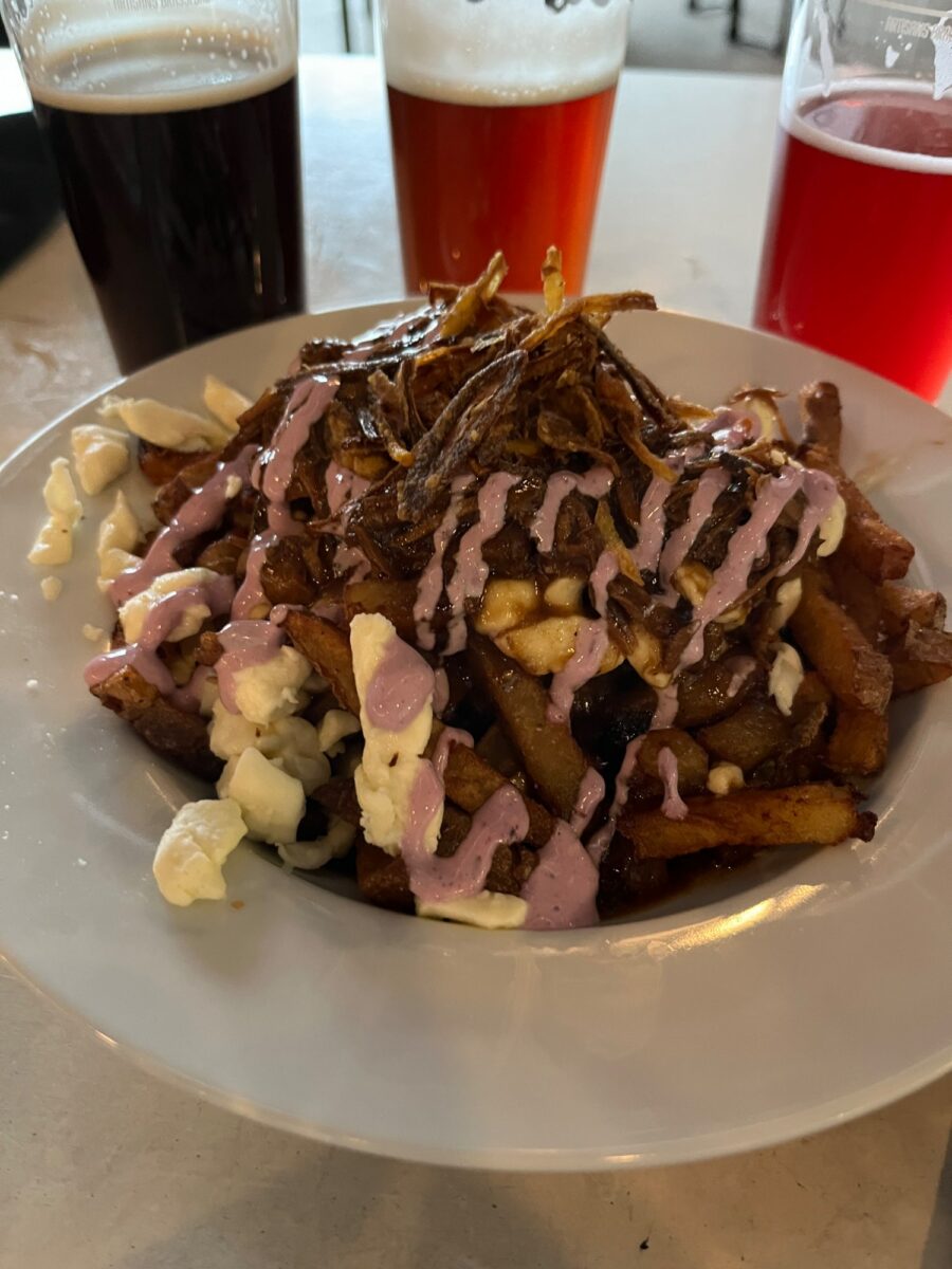 Poutine de Avant-Garde Artisans Brasseurs - Photo prise par Sébastien Benoit