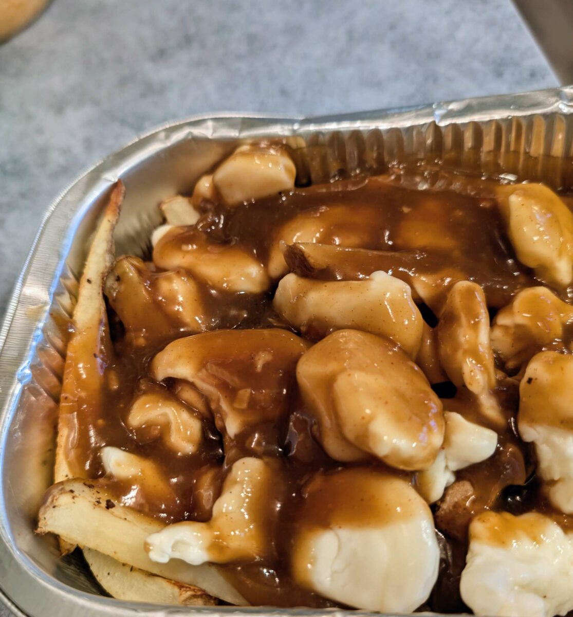 Poutine de Chez Nicole Mets préparés santé et Bistro - Photo prise par Joe Morin