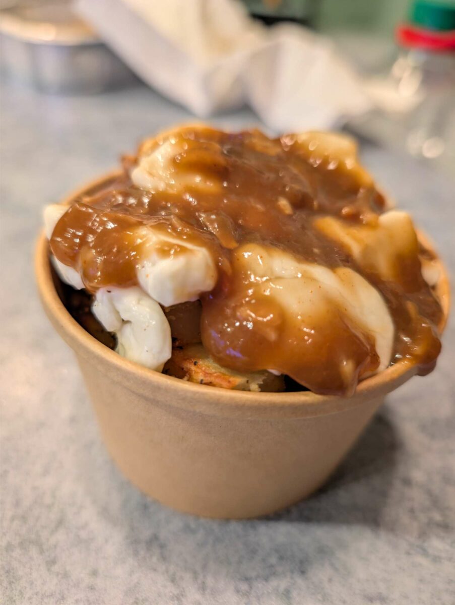 Poutine de Chez Nicole Mets préparés santé et Bistro - Photo prise par Joe Morin
