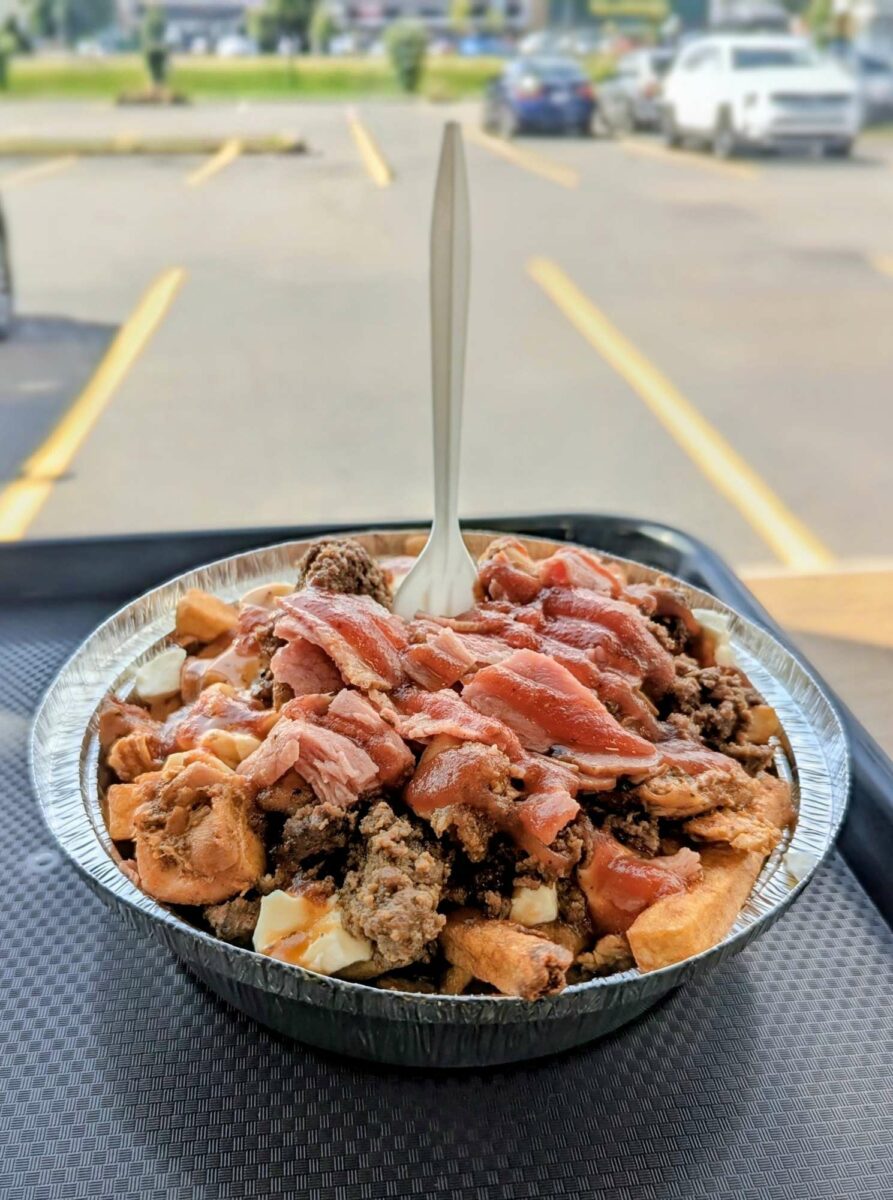 Poutine de Casse-croute du Hangar - Photo prise par Mylène Moreau