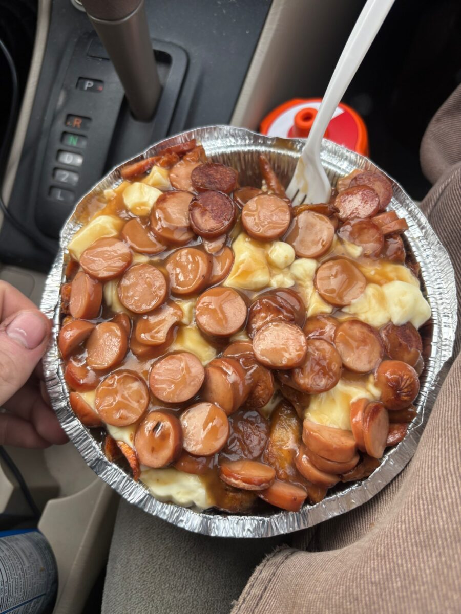 Poutine de Casse Croûte Pop Rétro - Photo prise par Elliot Cote