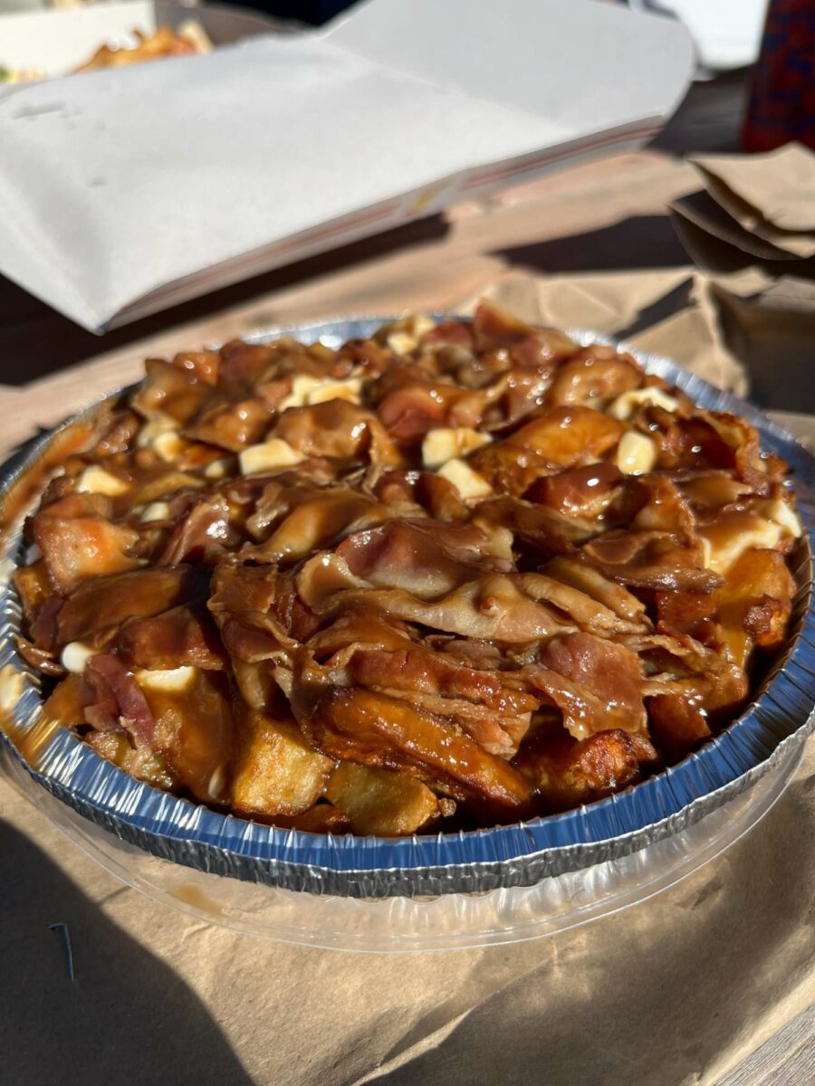 Poutine de Sorel-Tracy Bar-B-Q Inc - Photo prise par Sébastien Benoit