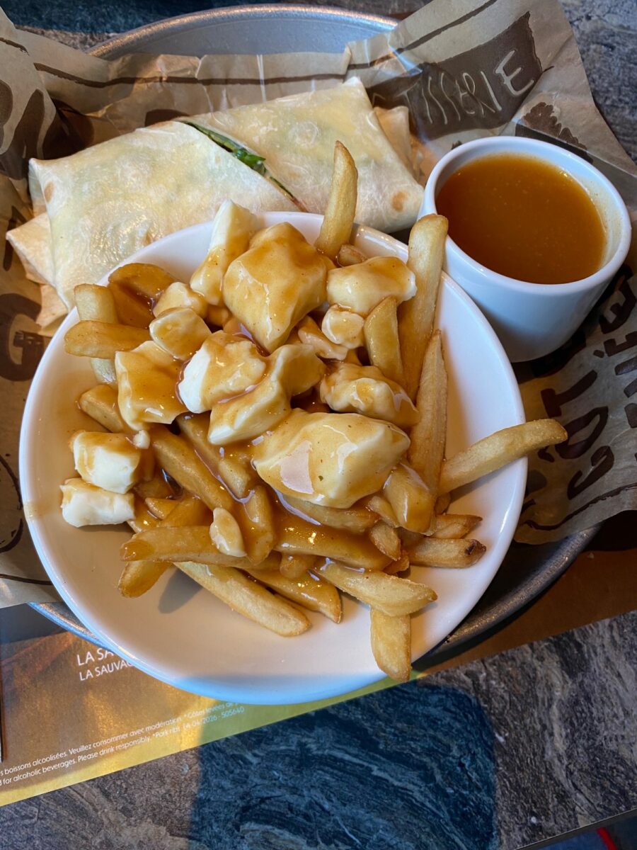 Poutine de Restaurant et bar St-Hubert - Photo prise par Juliane Ranger
